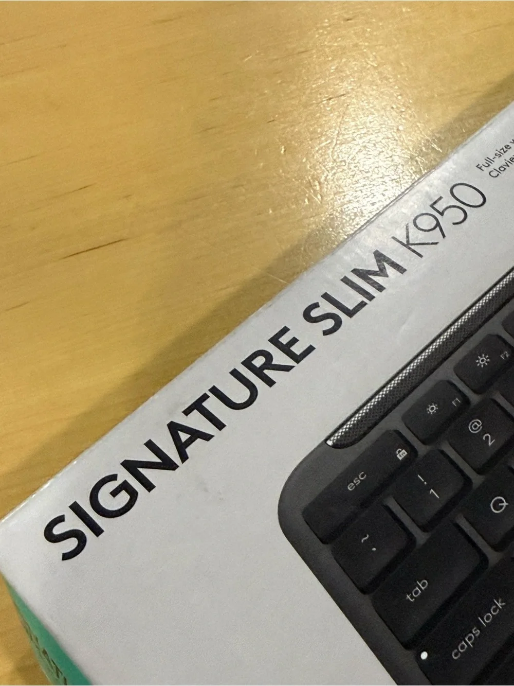 Logitech K950 Signature Slim Wireless Keyboard Graphite New (open Box)